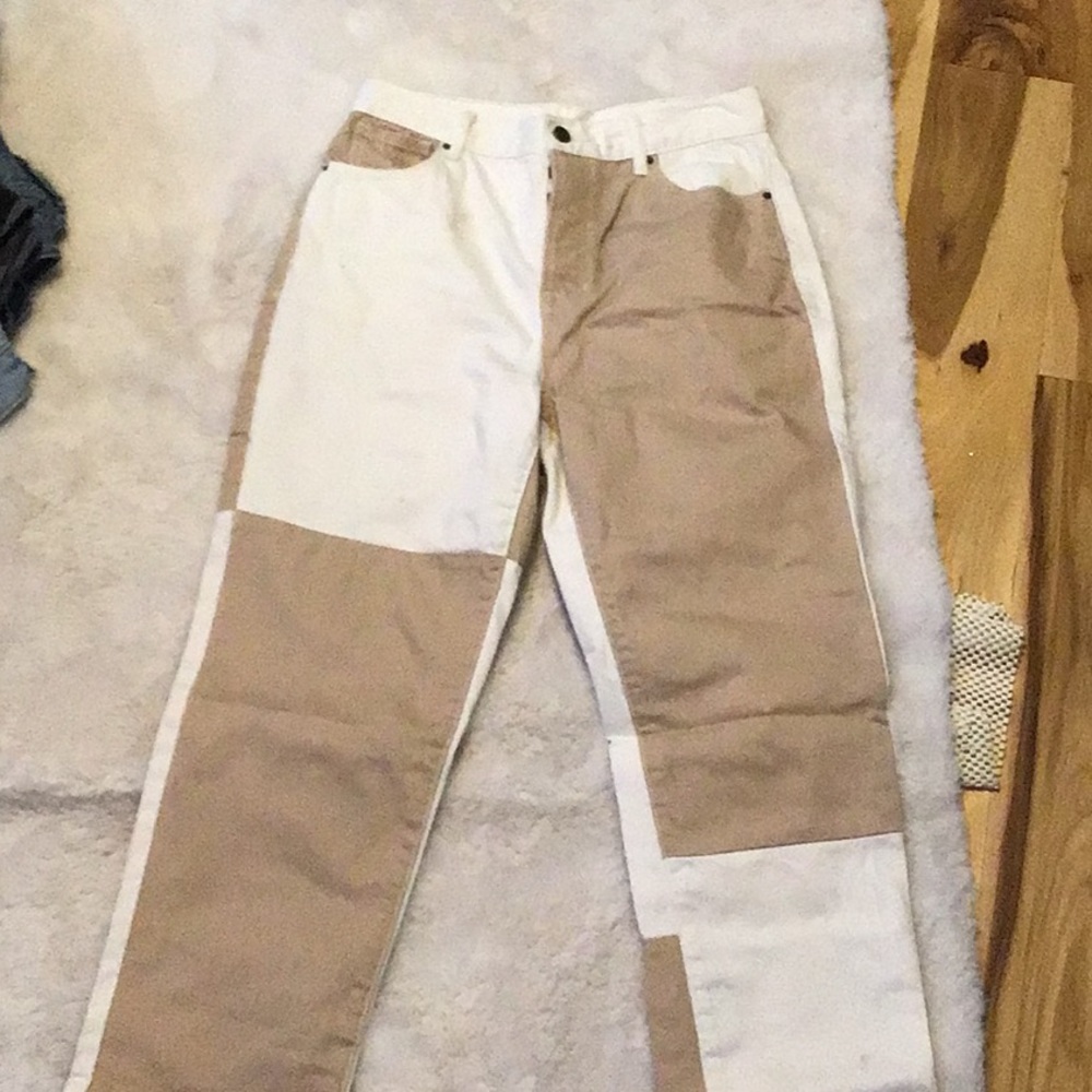 Pads in high rise straight jeans